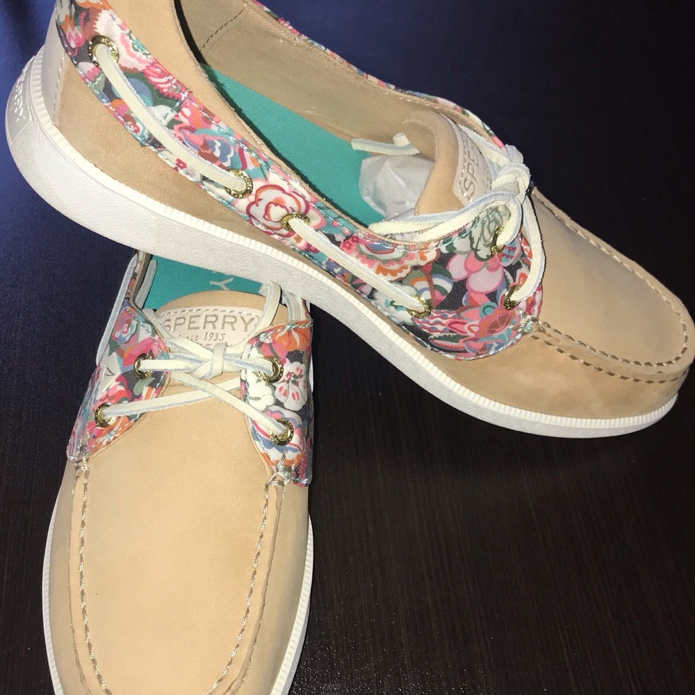 Sperry Oasis boat shoes size 8
